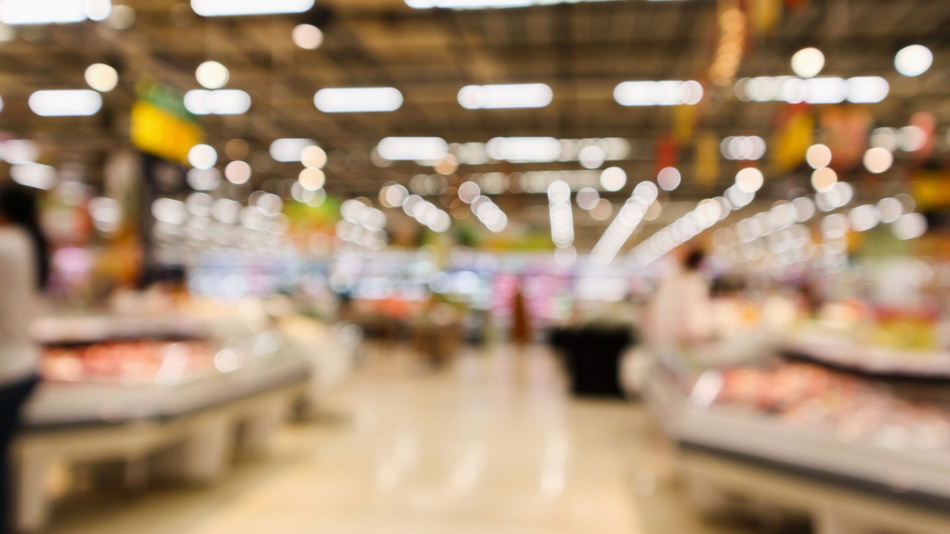 What are the symptoms of diabetic macular edema?