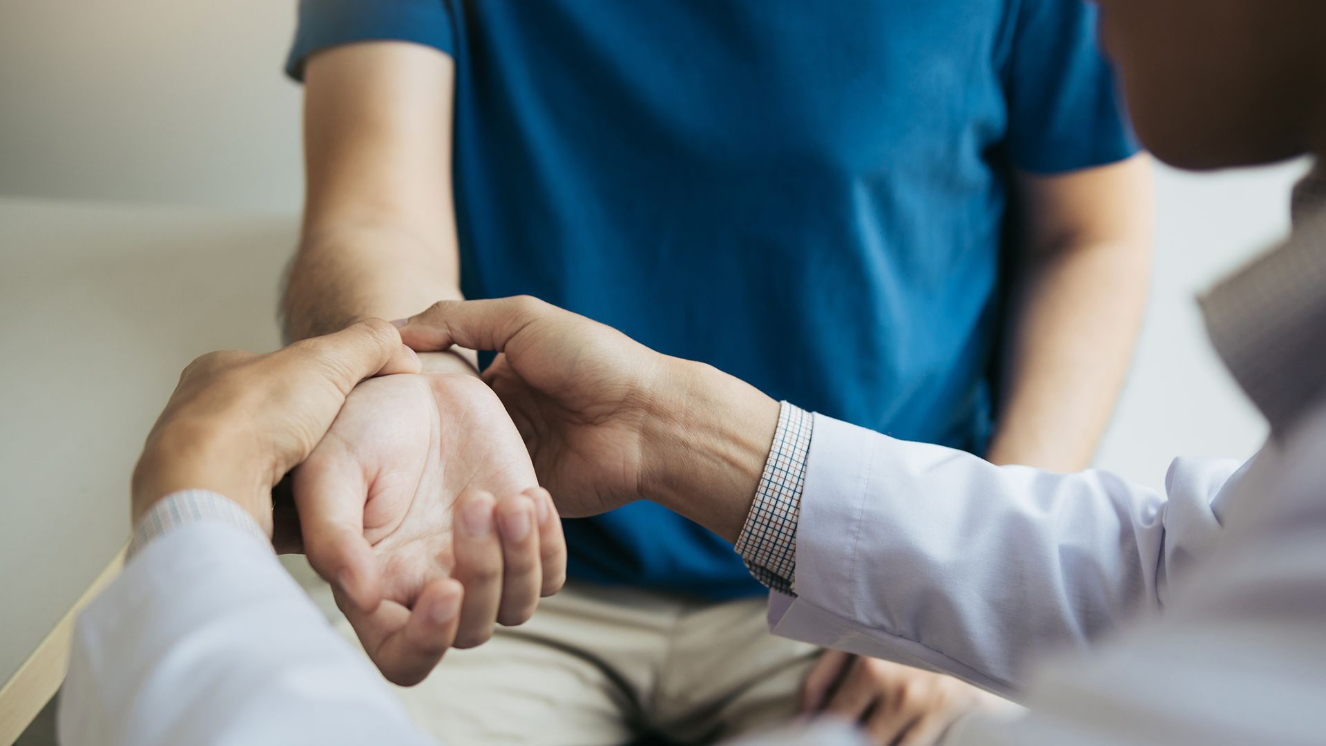 Stopping psoriatic arthritis drugs may cause flare-ups