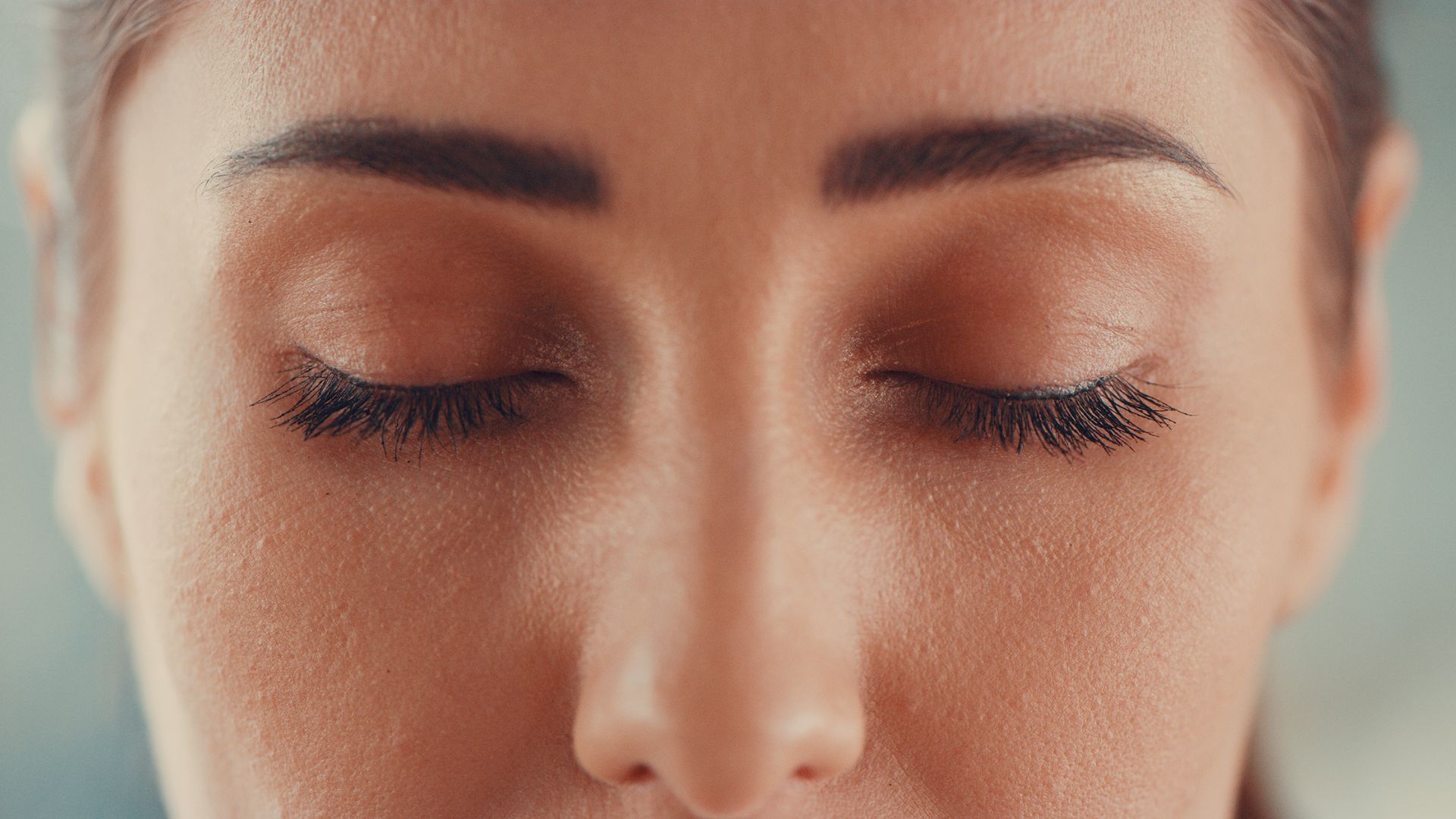 What are the treatment options for diabetic macular edema?