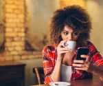 Stop these 7 unhealthy smartphone habits now