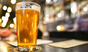 Heavy Drinking May Increase Risk for Dementia