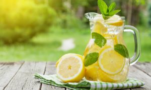 4 steps to a healthier lemonade