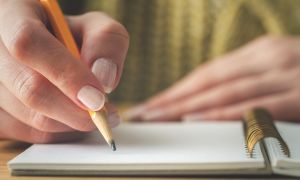 15 things to record in your chronic hives symptom journal