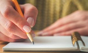 15 things to record in your chronic hives symptom journal