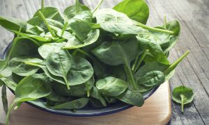 Eat green superfoods for healthier skin