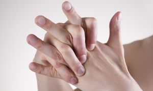 Fact or fiction: Cracking your knuckles causes arthritis