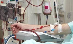 What are the complications of IgA nephropathy?