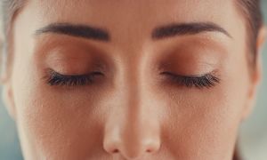 What are the treatment options for diabetic macular edema?