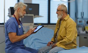 What are the symptoms of tardive dyskinesia (TD)?