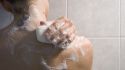 Can a daily bath or shower help ease psoriasis?