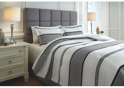 Masako Queen Comforter Set