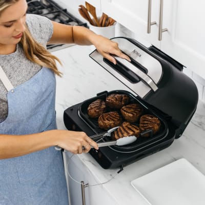 Ninja BG500C, Foodi XL 5-in-1 Indoor Grill with 4-Quart Air Fryer, Roast,  Bake, & Dehydrate 