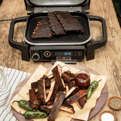 Ninja Woodfire™ Pro Outdoor Grill & Smoker with Built-in