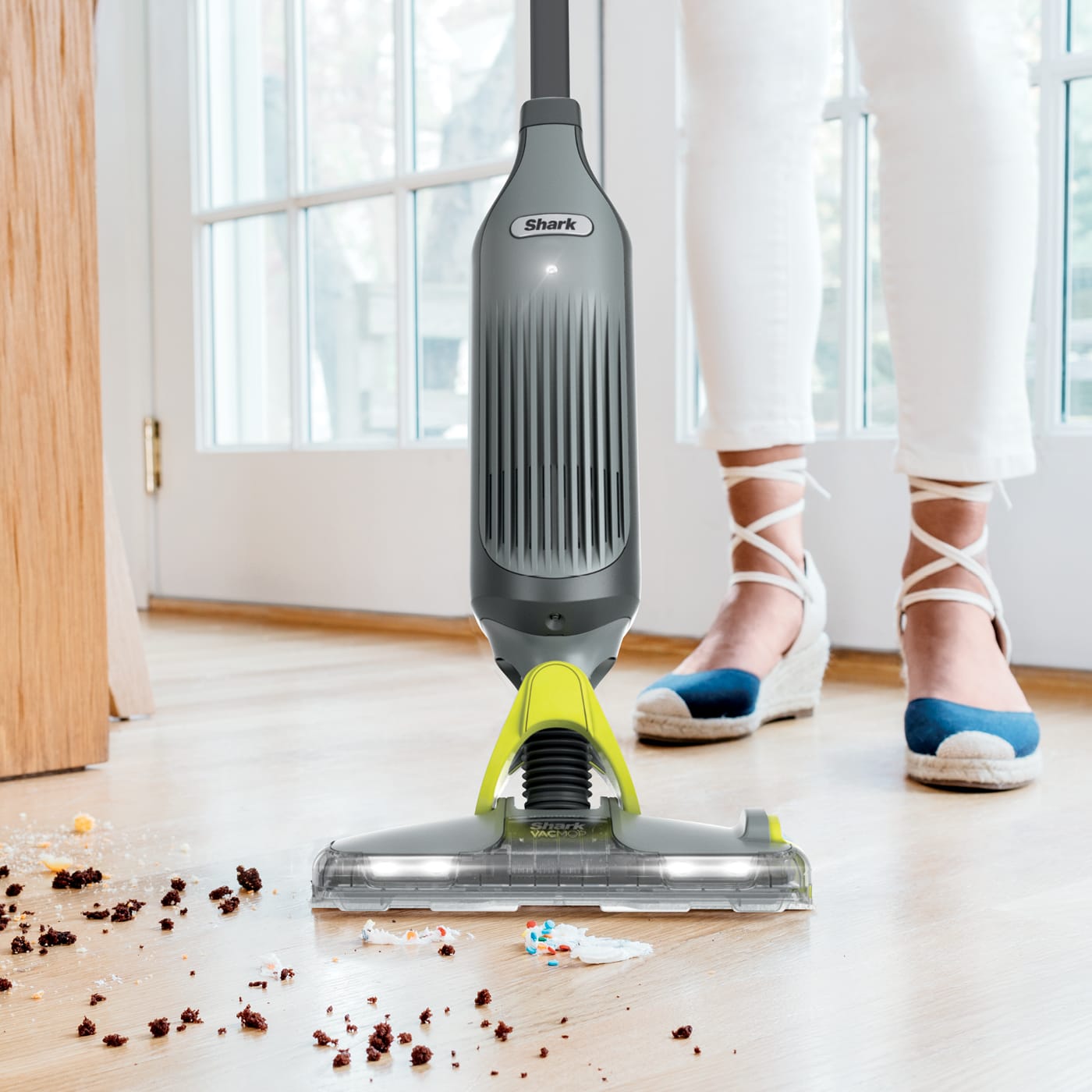 Powerful vacuum suction + spray mopping