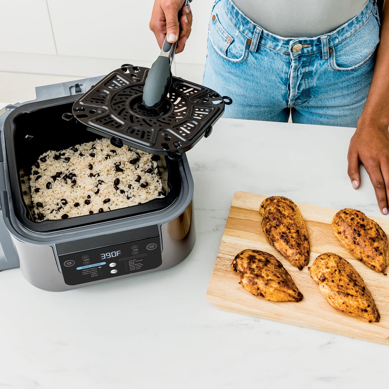 This Air-Fryer Grill Insert Makes It Easy to Barbecue Indoors