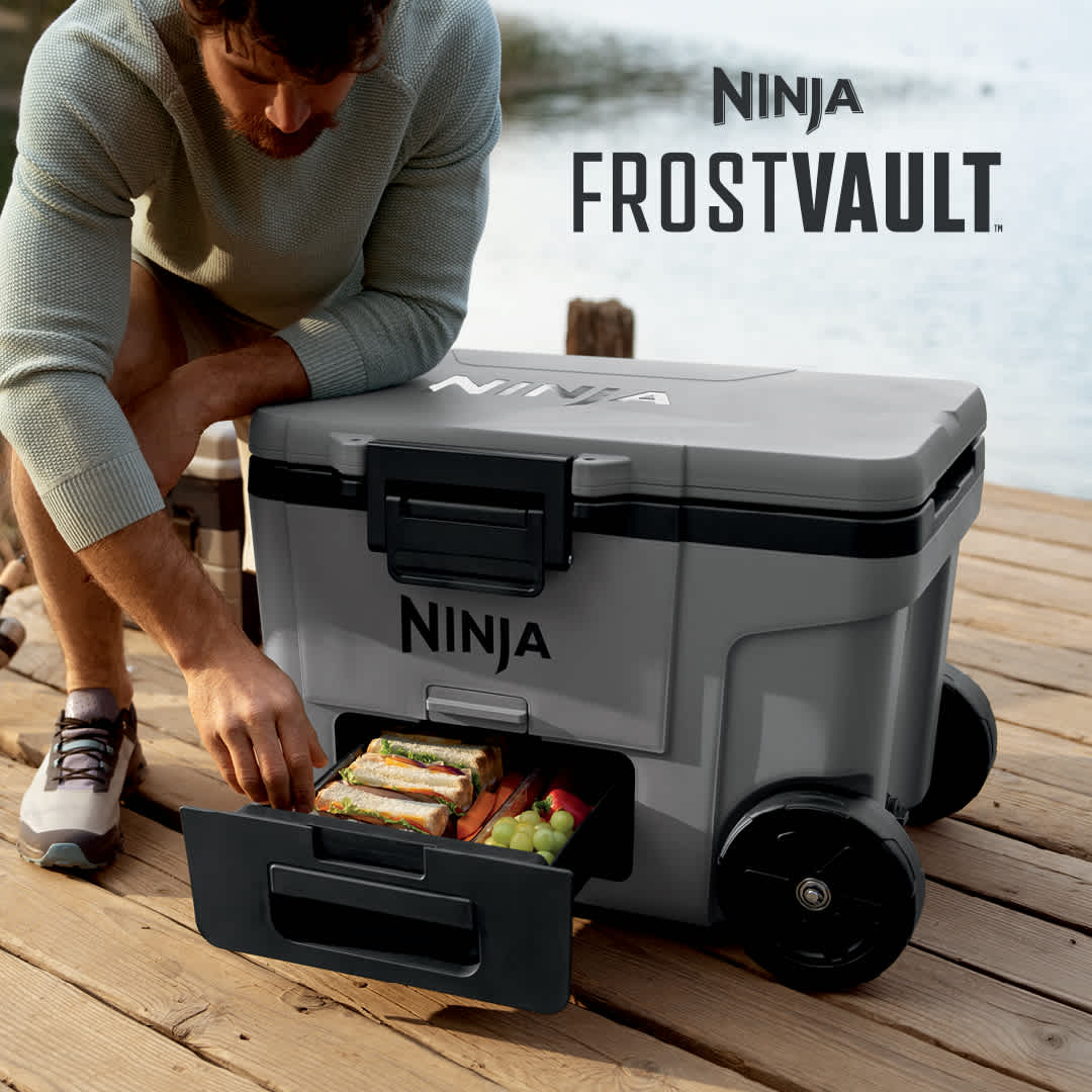 Ninja FrostVault™ 45qt Wheeled Cooler & Shark™ FlexBreeze™ Portable Fan Bundle (Birch Beige)