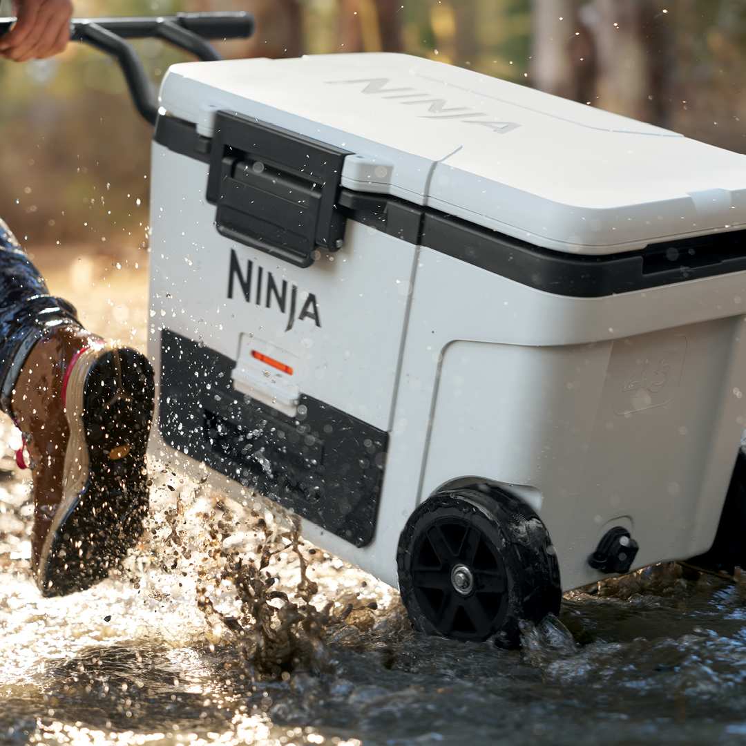 Ninja FrostVault™ 45qt Wheeled Cooler & Shark™ FlexBreeze™ Portable Fan Bundle (Birch Beige)