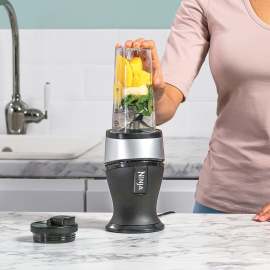 Blender smoothie Nutri Ninja 700W Reconditionné QB3001EUS | Très bon état photo du produit Side New M