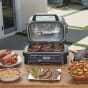 Barbecue électrique et fumoir Ninja Woodfire Pro XL avec thermosonde Smart Cook OG850EU photo du produit Side New S