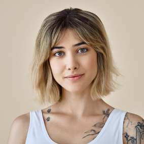 <h3>Short hair with bangs</h3>