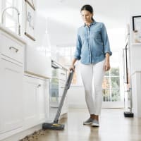 Aspirateur-balai sans fil sec/humide sans fil 2-en-1 pour plancher dur  Shark Nexus avec autonomie de 30 minutes