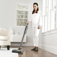 Aspirateur-balai sans fil sec/humide sans fil 2-en-1 pour plancher dur  Shark Nexus avec autonomie de 30 minutes