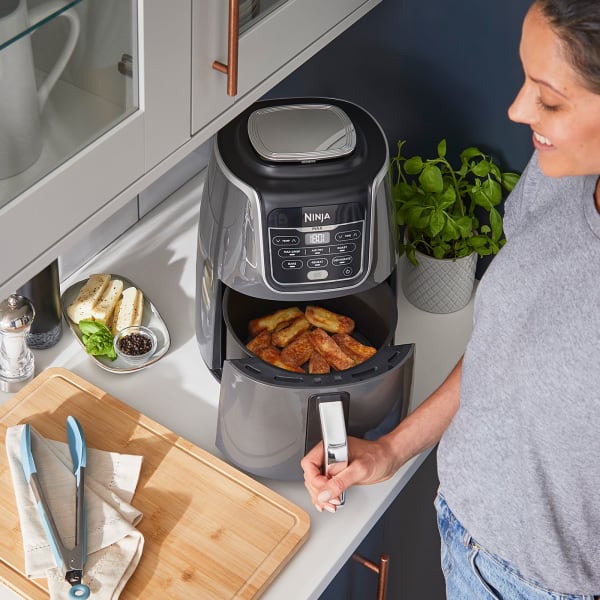  Ninja AF161 Max XL Air Fryer that Cooks, Crisps, Roasts, Bakes,  Reheats and Dehydrates, with 5.5 Quart Capacity, and a High Gloss Finish,  Grey : Home & Kitchen