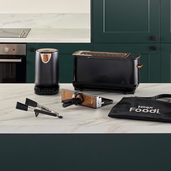 Ninja Recipes UK - Ninja Deluxe Black & Copper Edition Toaster + Kettle  Bundle KTST250UKDBCP £ 179.98 (saving £70) Buy it here >>