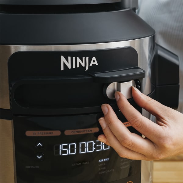 Ninja Foodi 11-in-1 SmartLid 6L Multi-Cooker Exclusive Accessory Bundle