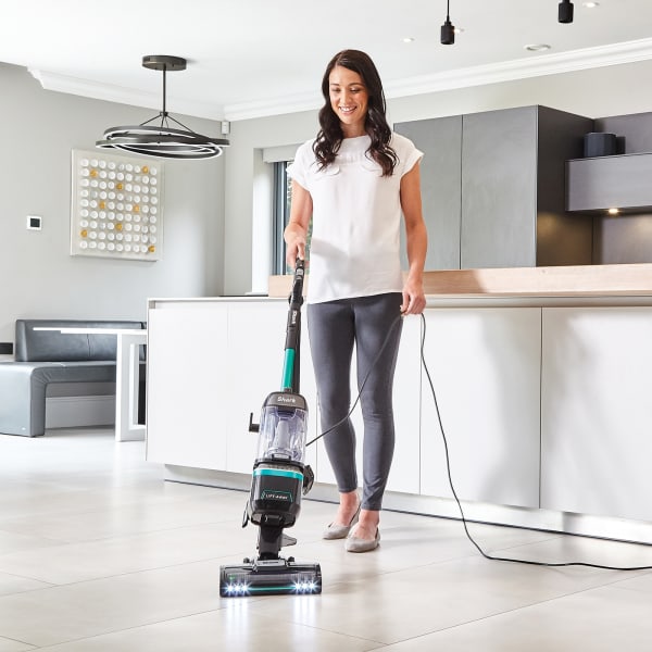 Shark Lift Away Upright Vacuum Nv612uk