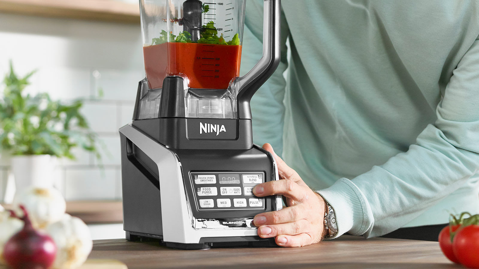 Nutri Ninja BL682Z 1500W Professional Food Processor Blender System w/  Cookbook 
