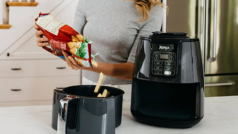 Ninja-Air-Fryer-AF100UK-prepare-chips2