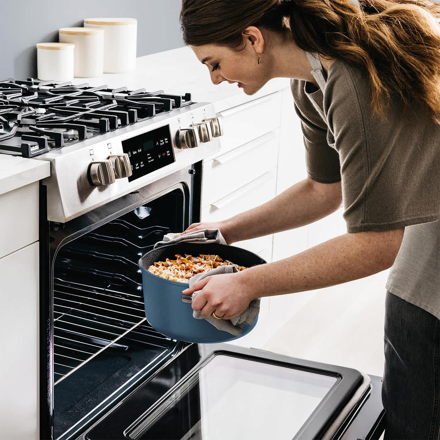 Go from hob to oven to table Go from hob to oven to table