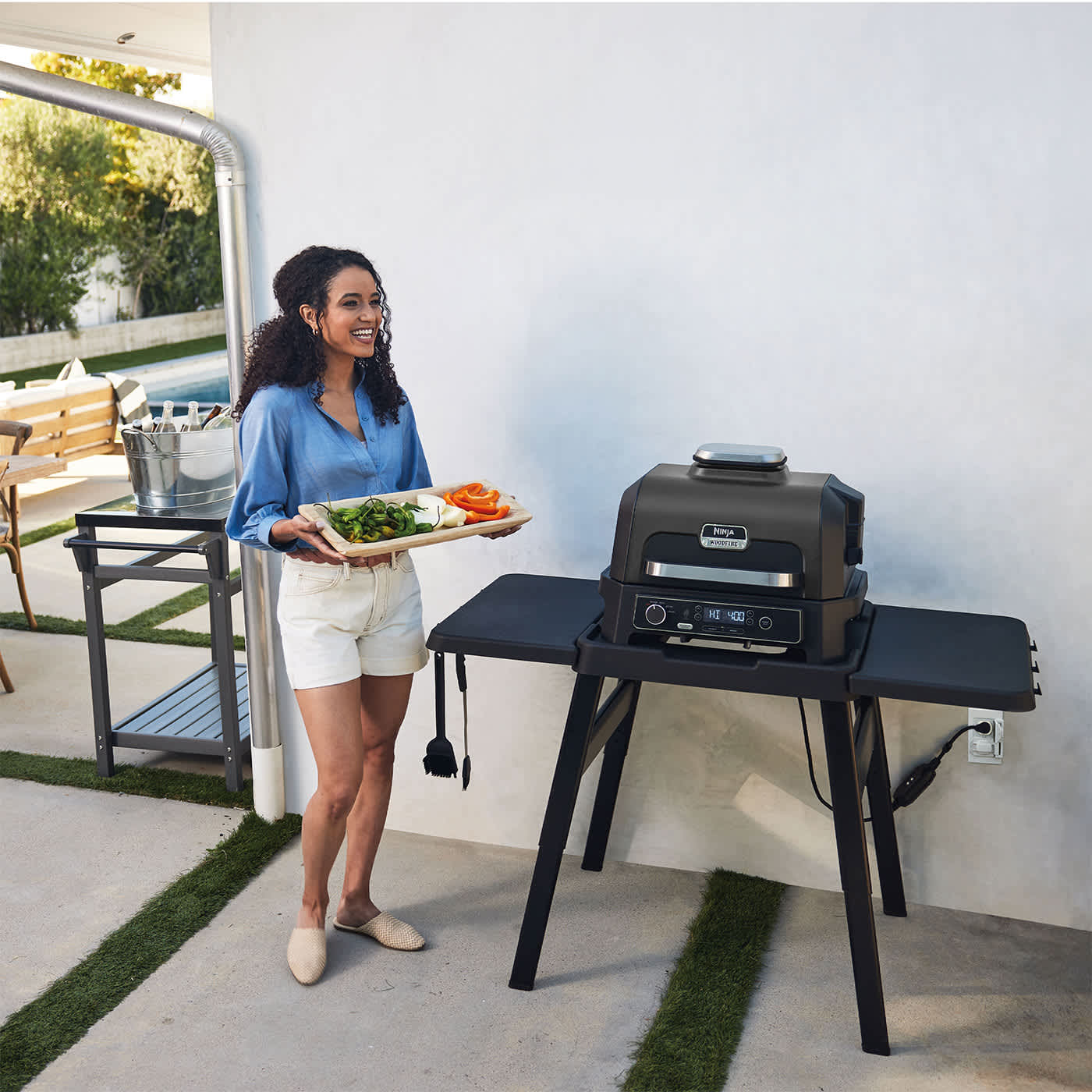 Barbecue électrique et fumoir Ninja Woodfire Pro XL avec thermosonde Smart Cook