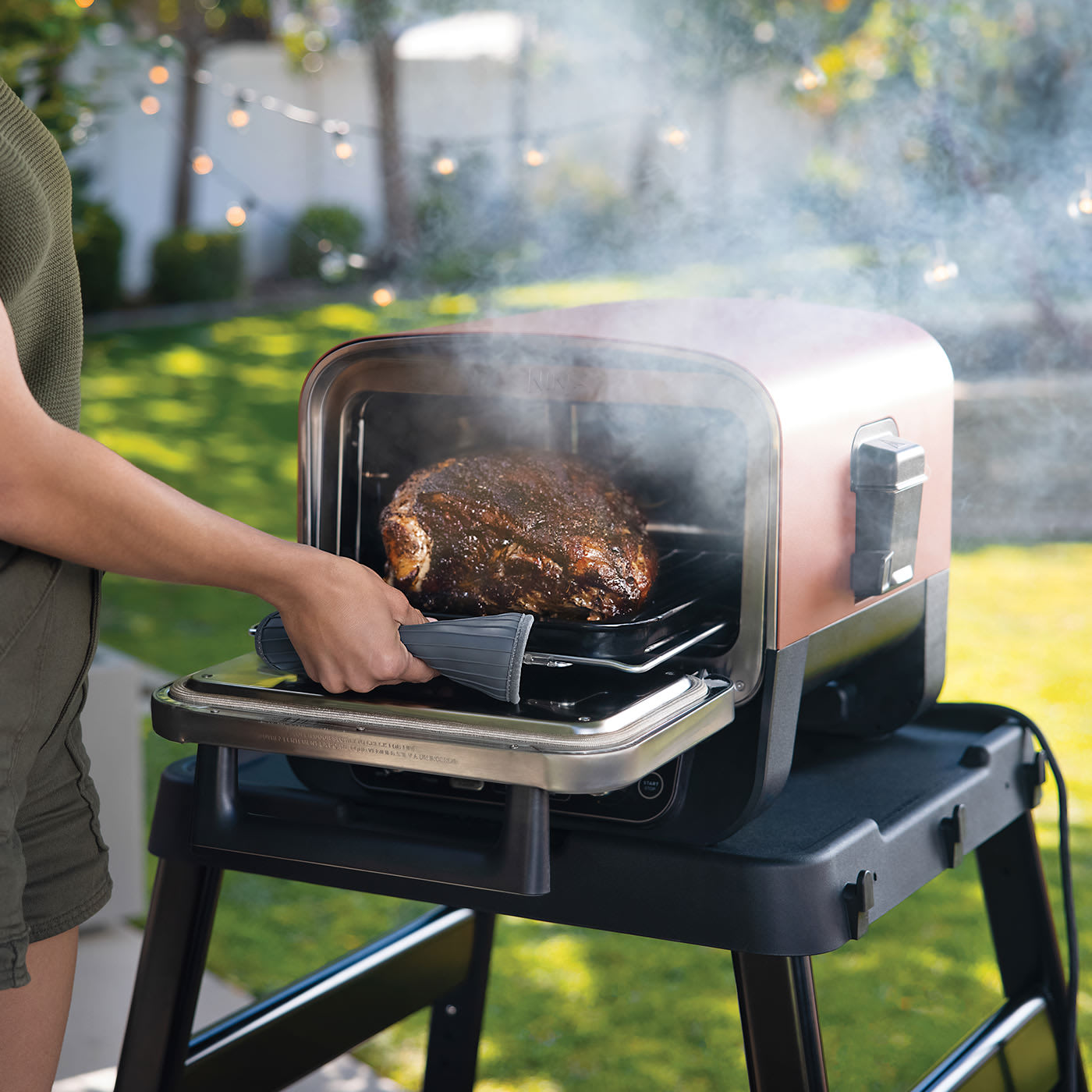Imagen de horno eléctrico de exterior con ahumador