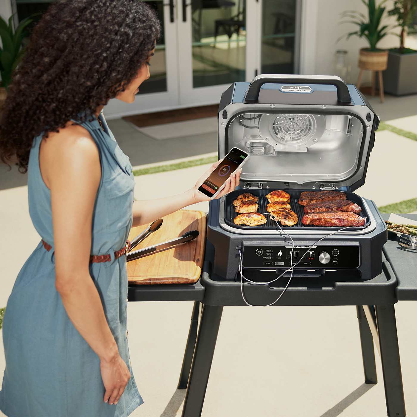 Barbecue électrique et fumoir Ninja Woodfire Pro Connect XL