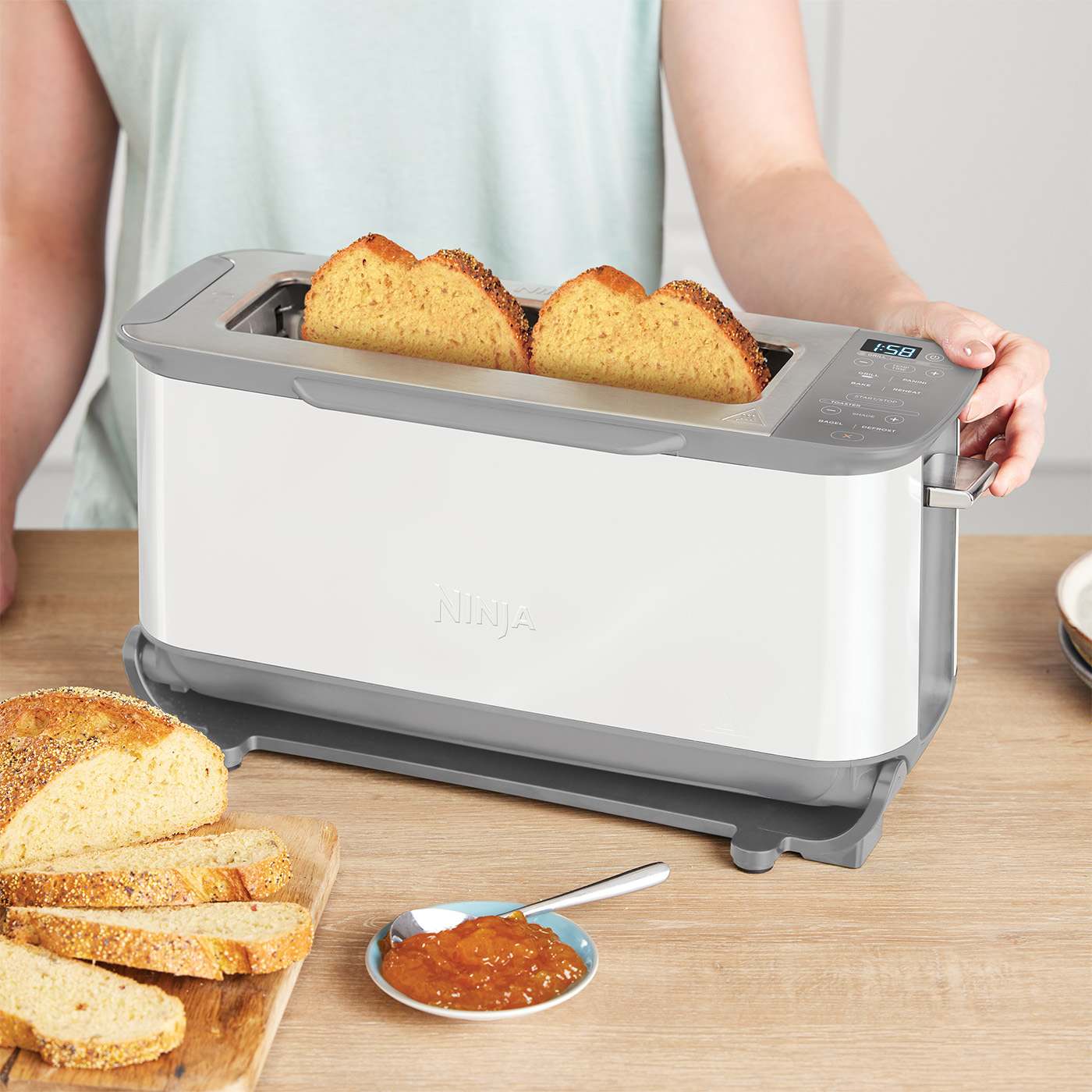 Edge-to-edge, even toasting