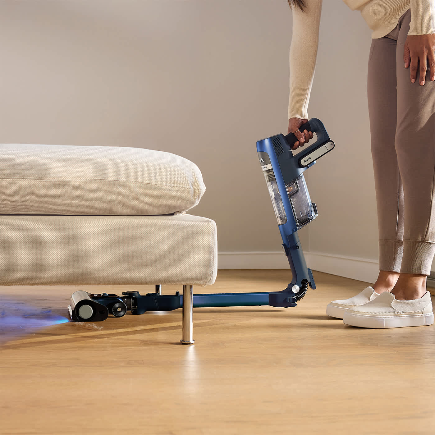 Pulizia versatile con tecnologia Flexology, sistema Anti-Hair Wrap e modalit&agrave; manuale