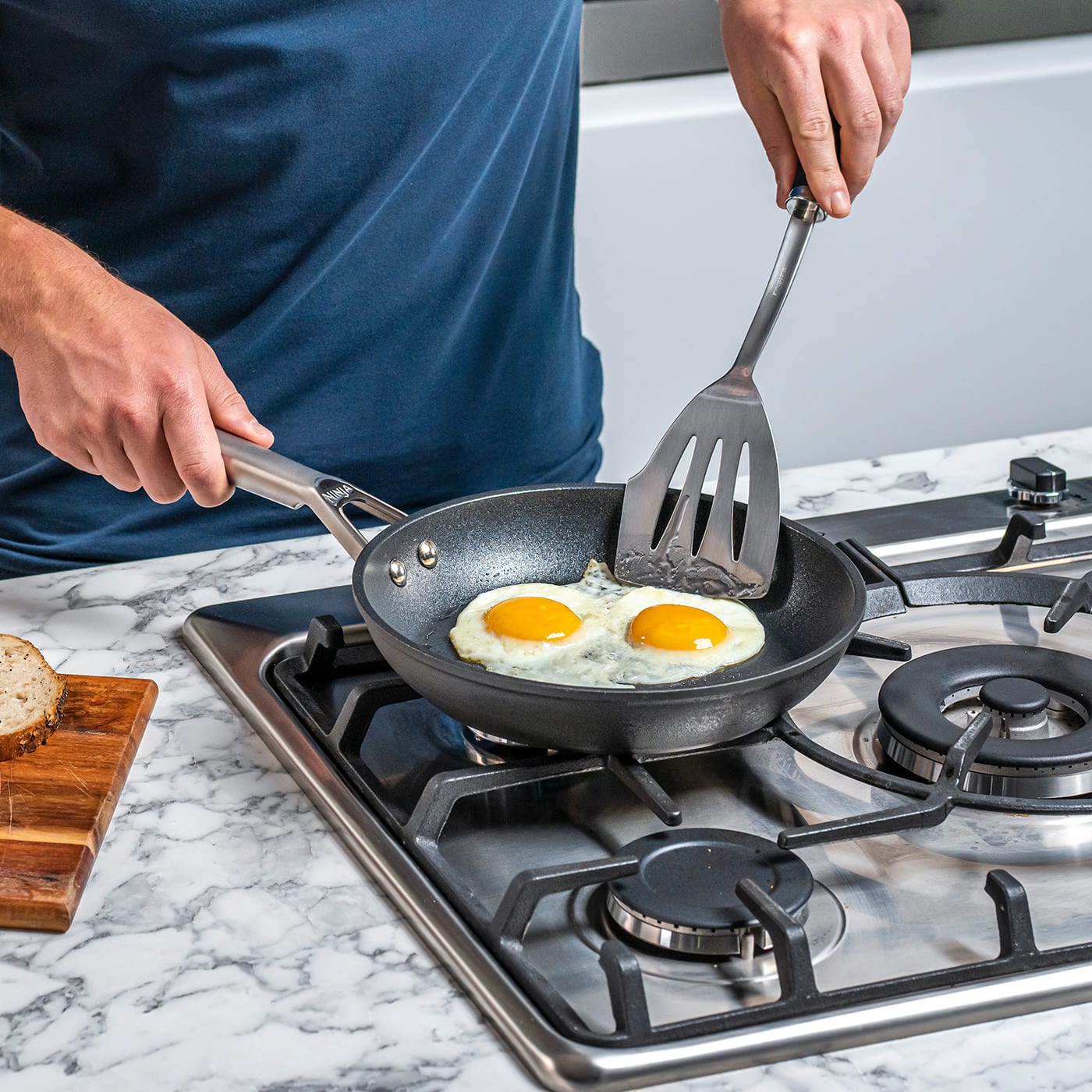 https://res.cloudinary.com/sharkninja/image/upload/v1612869008/Ninja/C30026UK/Ninja-Cookware-C30026UK-26cm_FryingPan-Frying-eggs-CloseUp_uchcpf.jpg