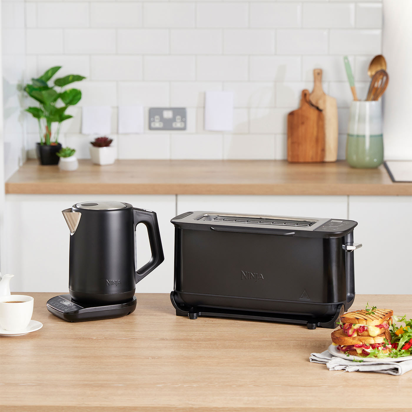 Ninja Recipes UK - Ninja Deluxe Black & Copper Edition Toaster + Kettle  Bundle KTST250UKDBCP £ 179.98 (saving £70) Buy it here >>