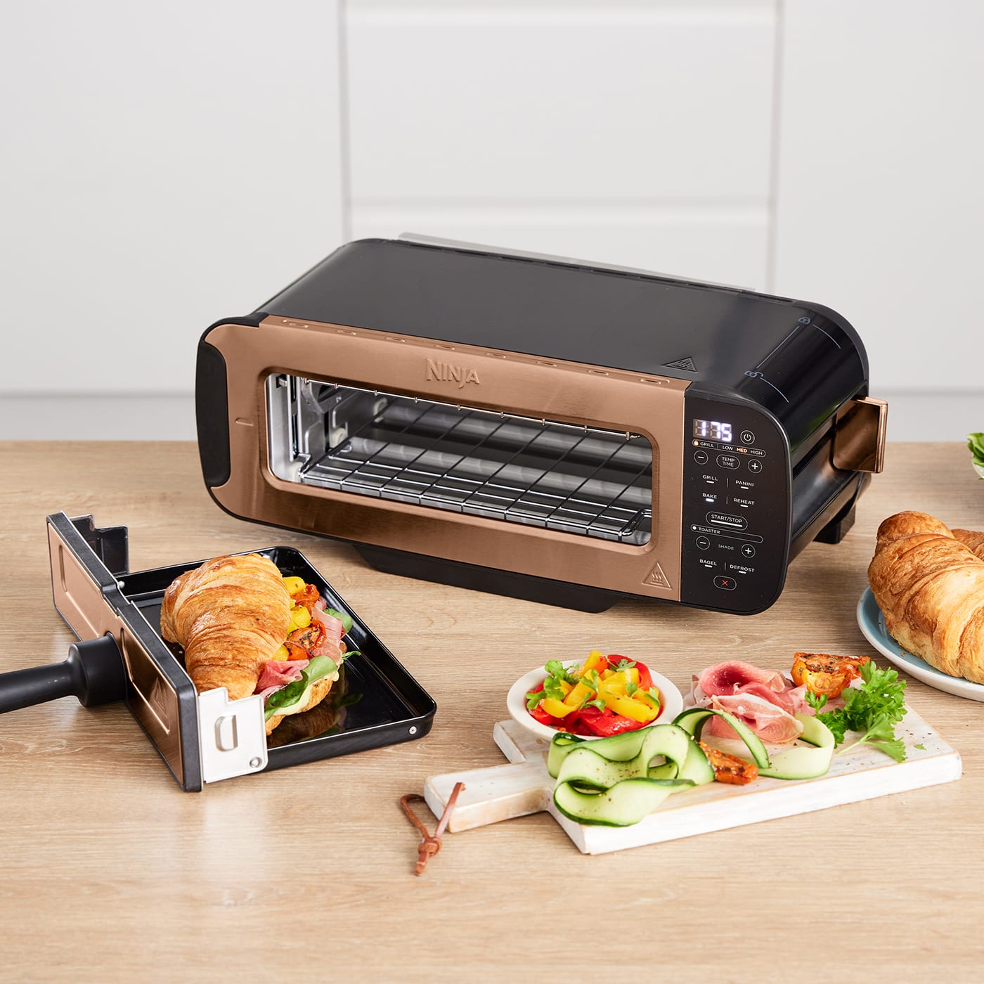 Ninja ST200UKDBCP Kitchen WorkTop GrillMode SavouryCroissant CloseUp RT RGB 