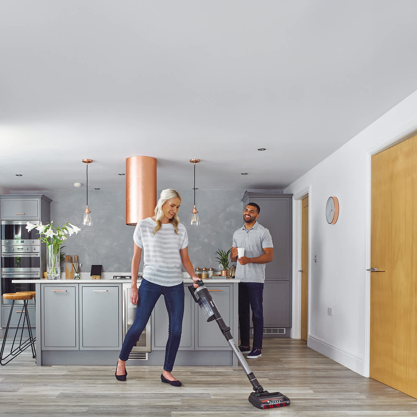 Immagine Lavapavimenti Shark Hydrovac su pavimento in parquet