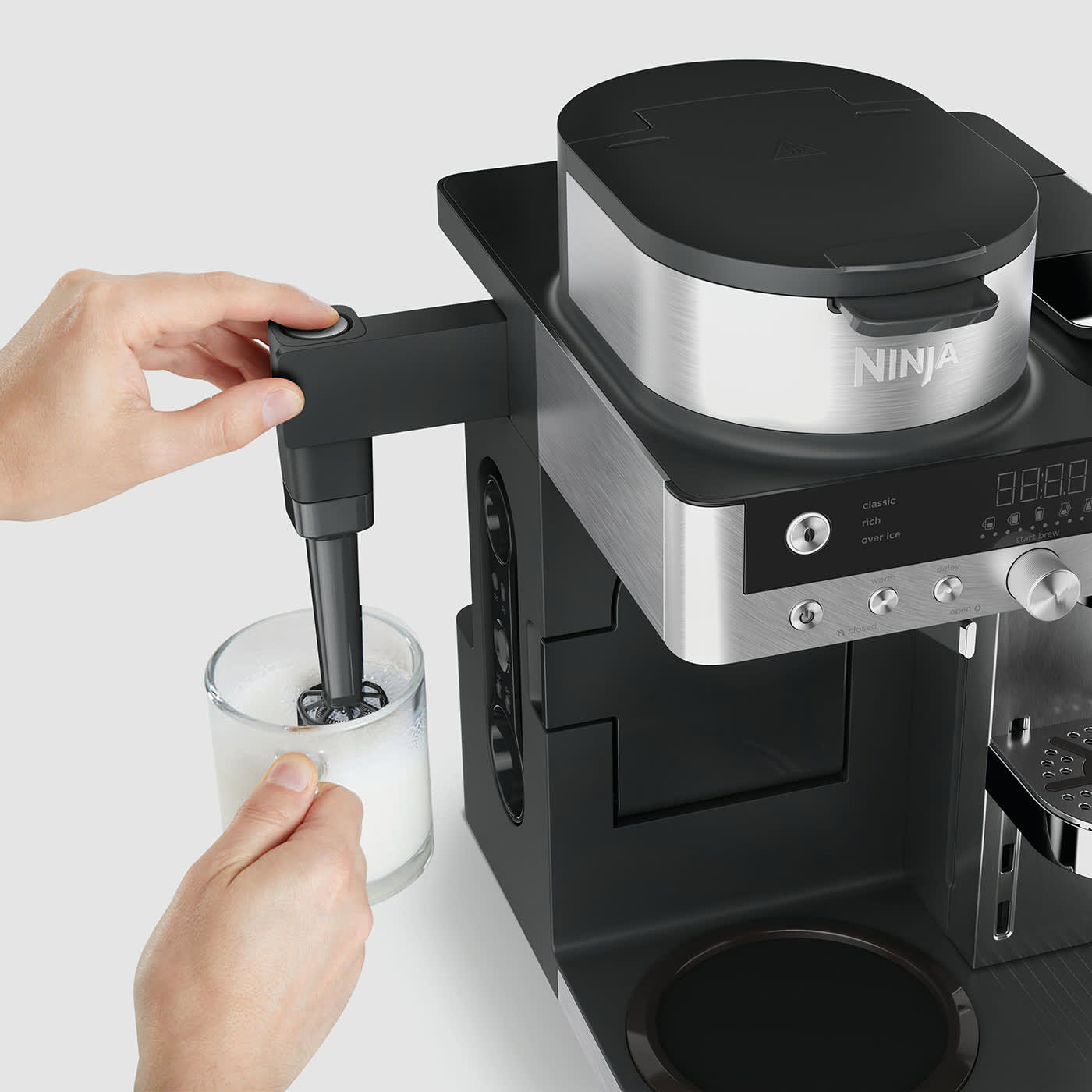 Indbygget, foldbar mælkeskummer Indbygget, foldbar mælkeskummer