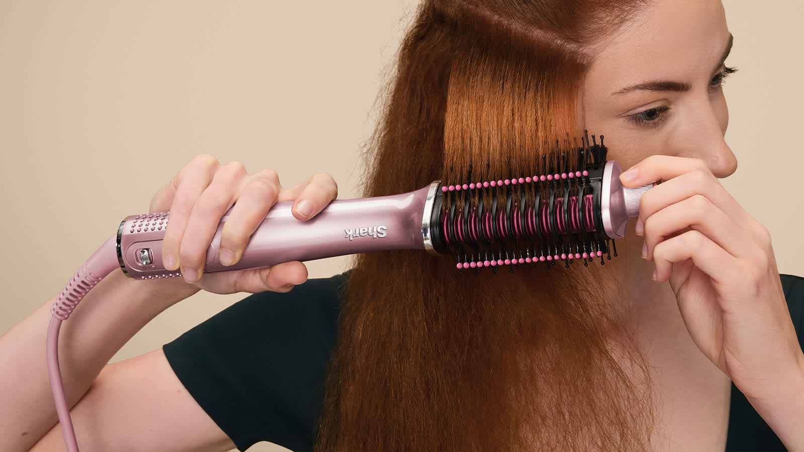 Shark HT302UKPK InUse Anna Styling Carousel 1600x900