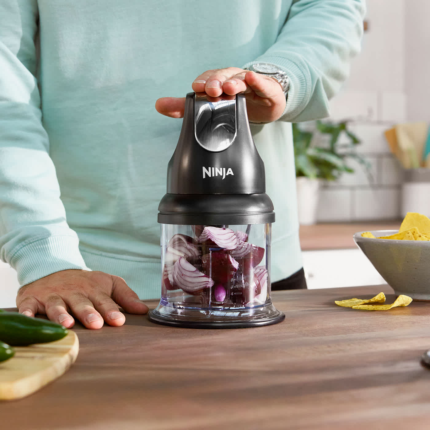 Nemt at hakke, finhakke og lave pur&eacute; af ingredienser