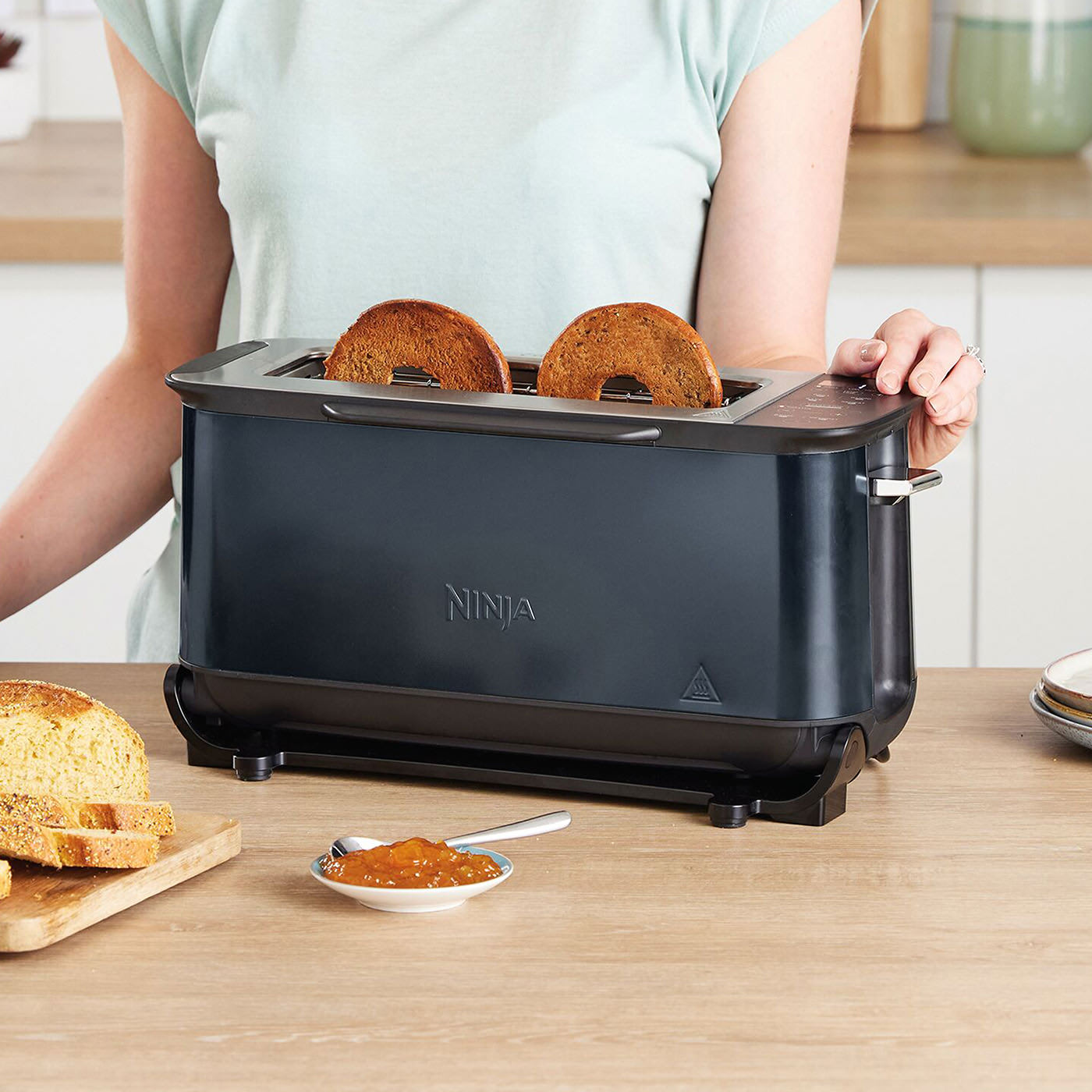 Edge-to-edge, even toasting