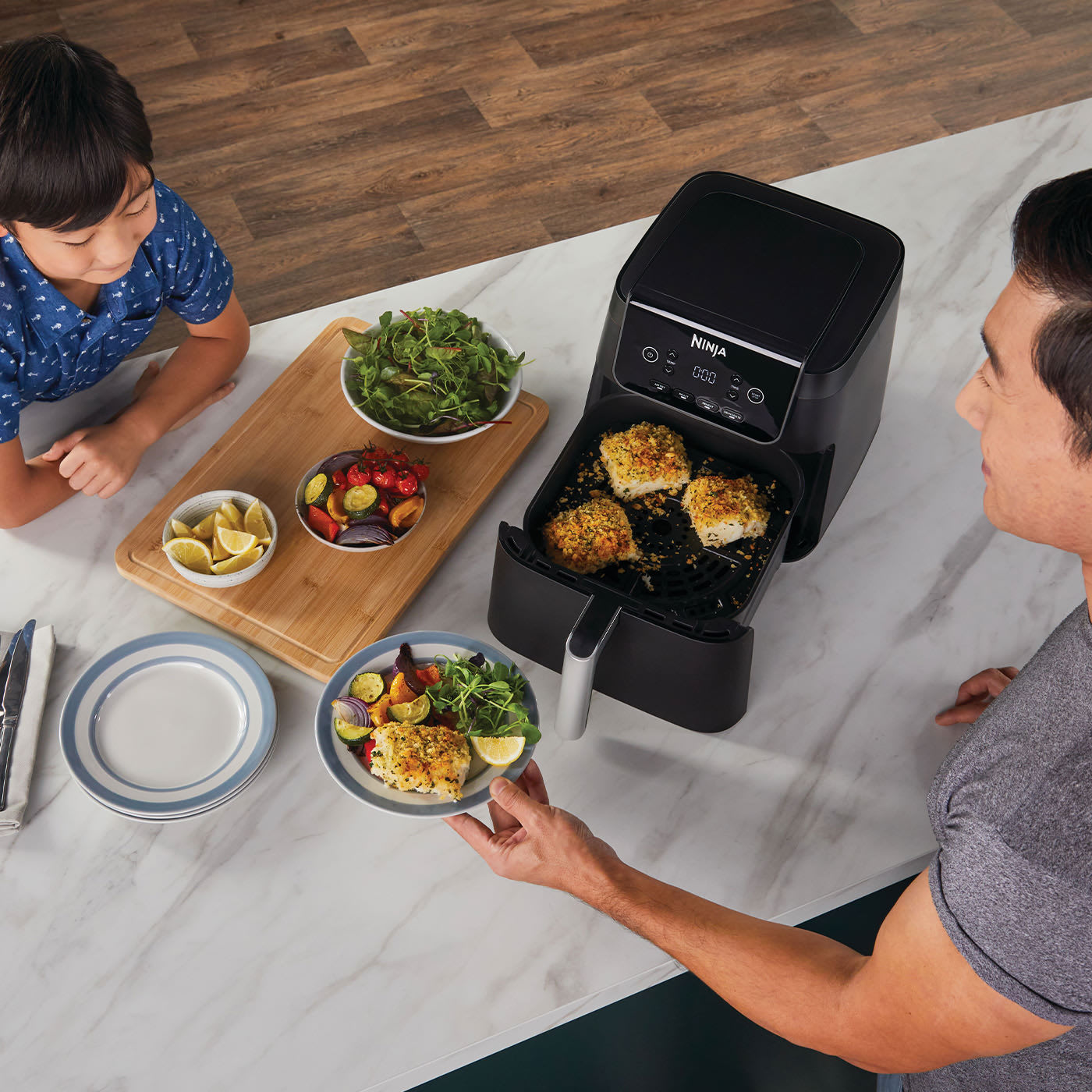 Compact air fryer, larger capacity*