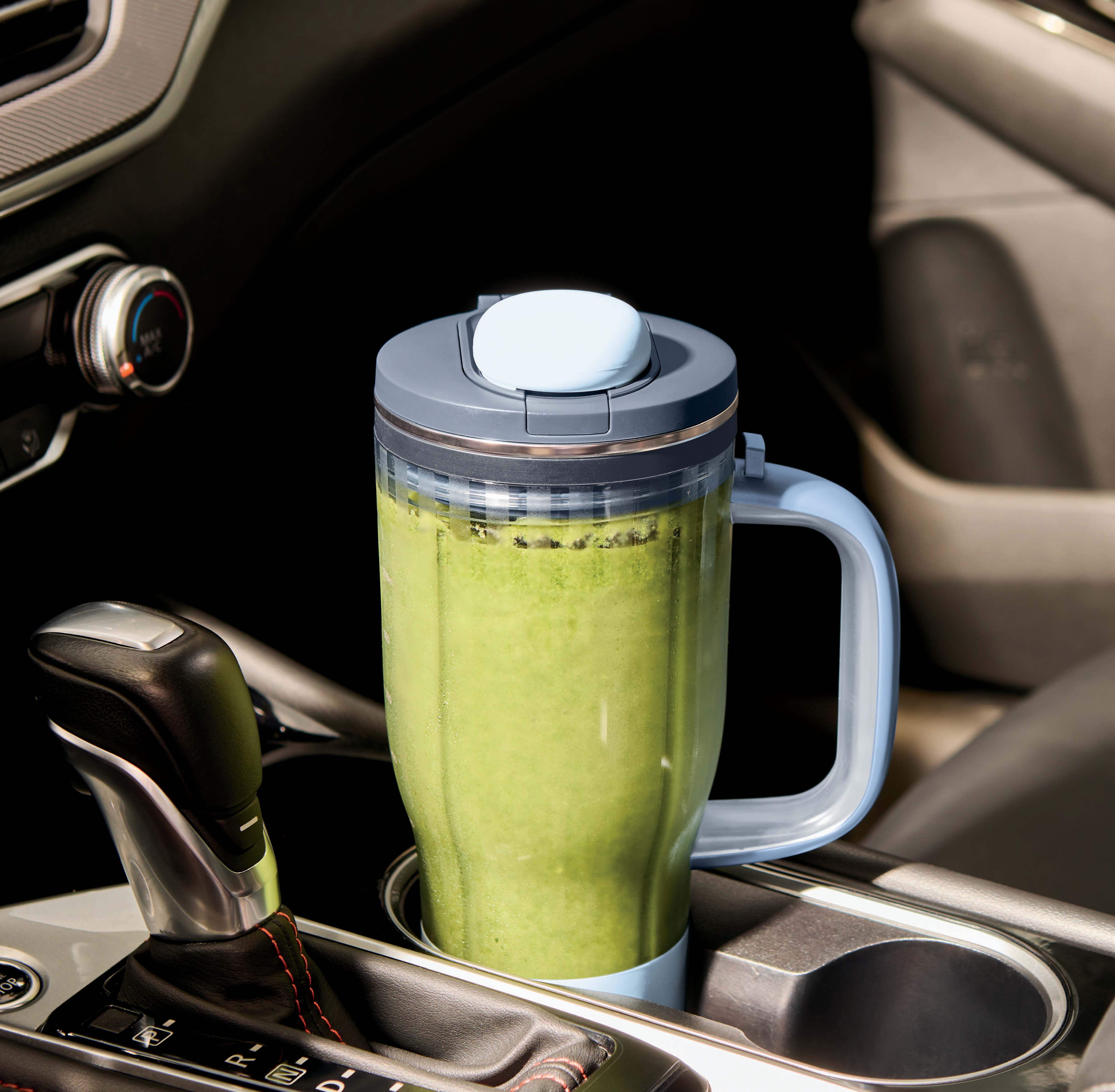 Krachtige blender die ijs in sneeuw verandert