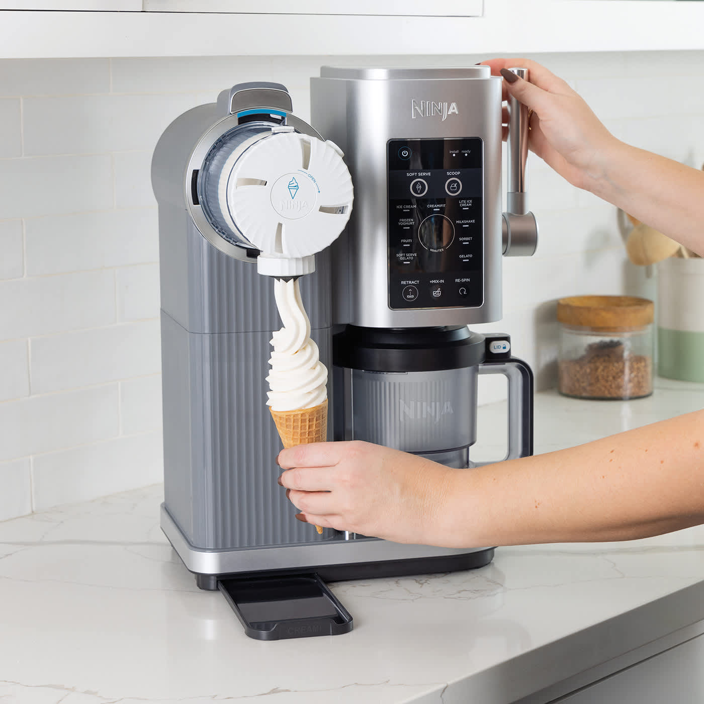 Ninja Swirl By Creami, Gelatiera Con 2 Vasetti, Gelatiera 13 Funzioni, Per Gelato, Gelato Alla Spina, Gelato Artigianale, Sorbetto, Milkshake E Molto Altro, Opzione Extra, Argento Platino, NC701EU-image