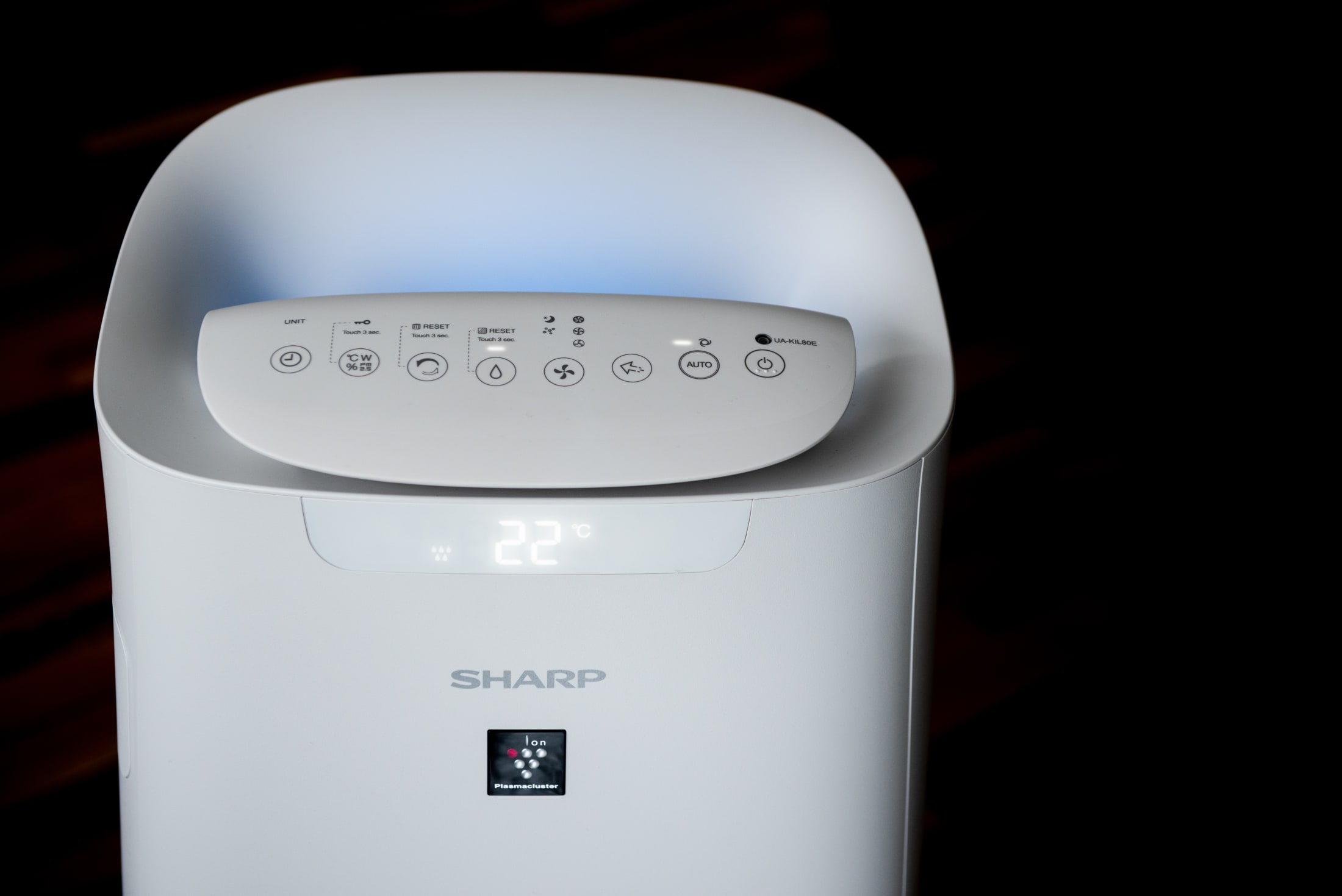 Air purifier with 25 000 Plasmacluster Ion-Technology, 3 levels filter system, pre-filter auto cleaning, air purity indicator, for rooms up to 62 sqm .